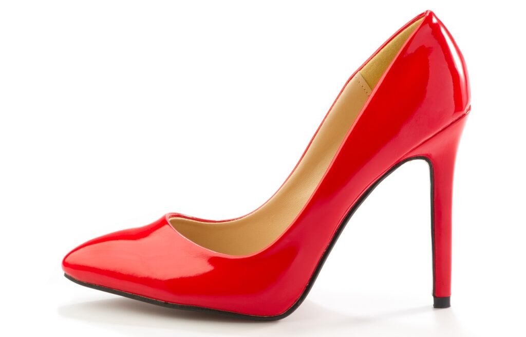 red, heel, shoes-4364467.jpg